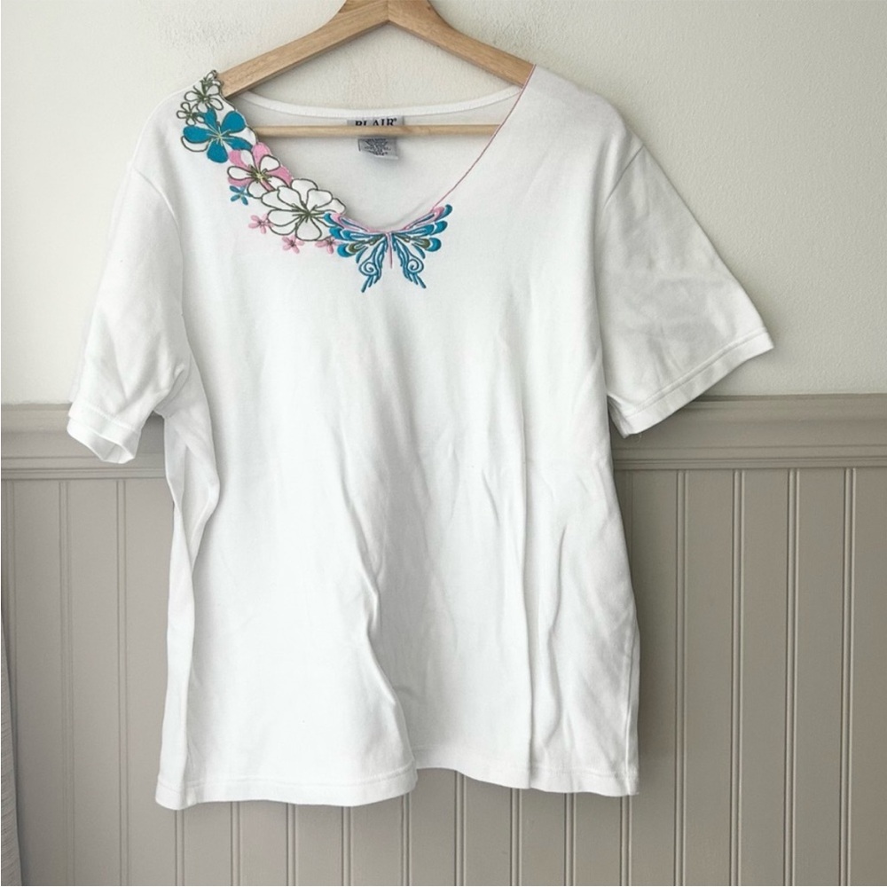 Vintage Blair Size Large White Tee with Floral Embroidery Shirt